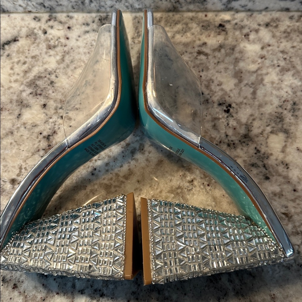 Betsey Johnson Elegant Silver Women's Heels - Picture 5 of 9